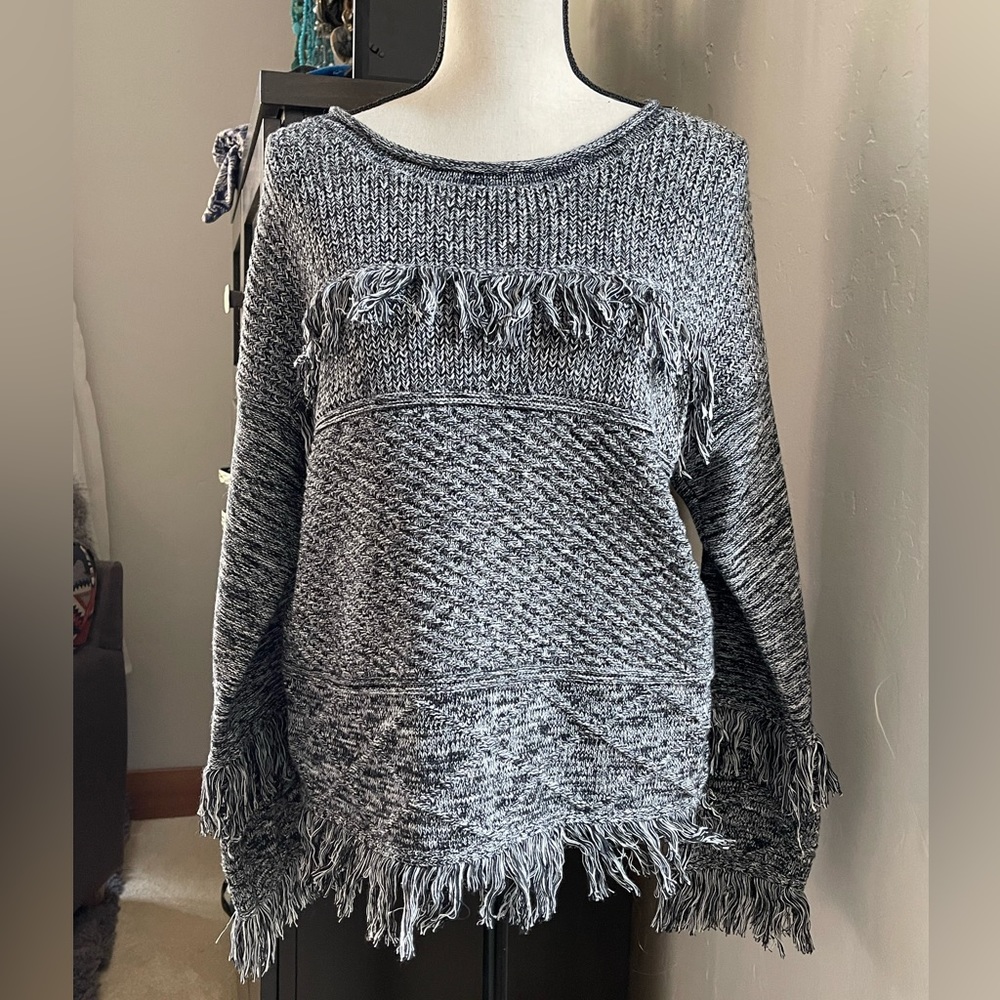 Super Cute Black Long Sleeved Sweater Fringe